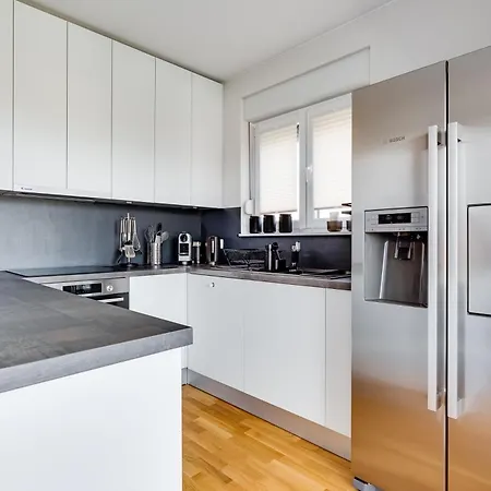 Appartement Spacious Two Bedroom With Roof Terrace, Borik Zadar