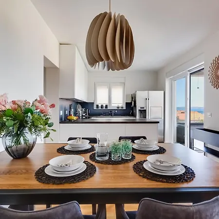 Spacious Two Bedroom With Roof Terrace, Borik * 자다르