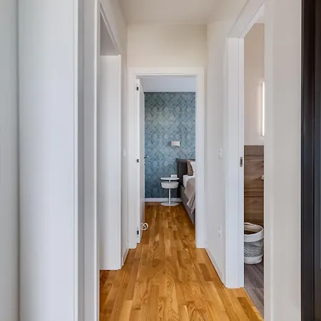 Appartement Spacious Two Bedroom With Roof Terrace, Borik Zadar