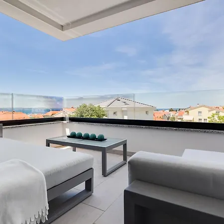 Spacious Two Bedroom With Roof Terrace, Borik Appartement Zadar