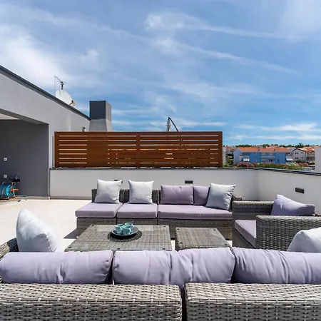 Spacious Two Bedroom With Roof Terrace, Borik Appartement *