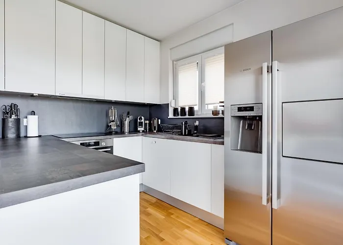 아파트 Spacious Two Bedroom With Roof Terrace, Borik 자다르