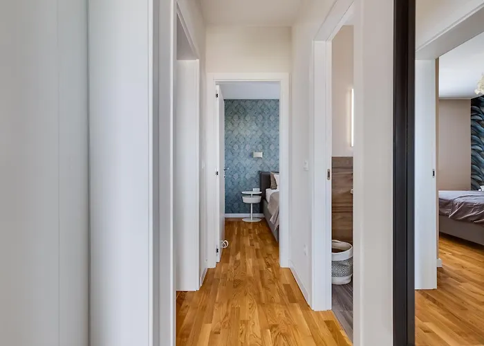 아파트 Spacious Two Bedroom With Roof Terrace, Borik 자다르