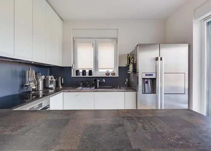 Spacious Two Bedroom With Roof Terrace, Borik * 자다르