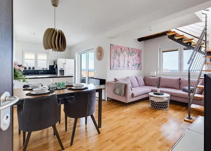 Spacious Two Bedroom With Roof Terrace, Borik 자다르