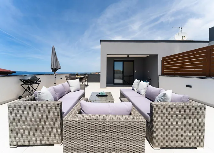 Spacious Two Bedroom With Roof Terrace, Borik 아파트