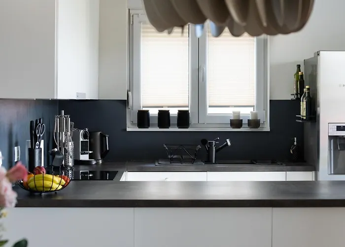 아파트 Spacious Two Bedroom With Roof Terrace, Borik 자다르