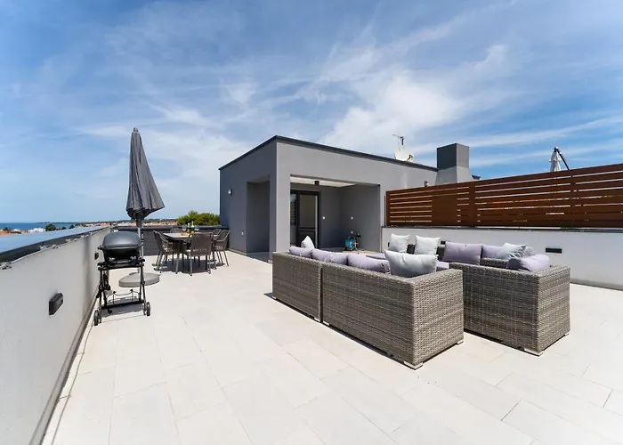 Spacious Two Bedroom With Roof Terrace, Borik 아파트 *