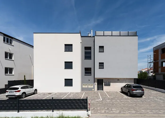 아파트 Spacious Two Bedroom With Roof Terrace, Borik