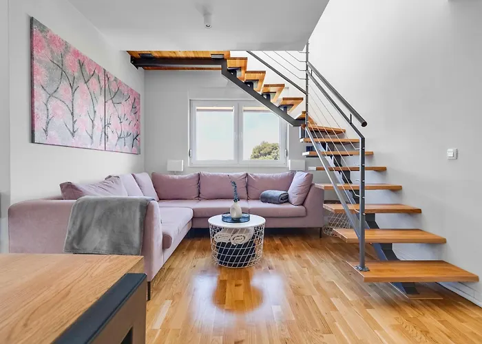 Spacious Two Bedroom With Roof Terrace, Borik 아파트 *