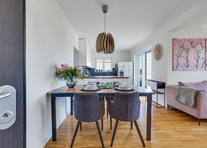 Spacious Two Bedroom With Roof Terrace, Borik