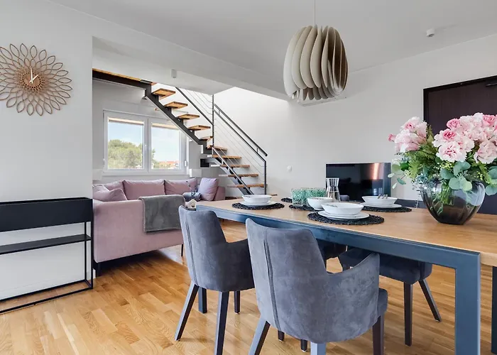 아파트 Spacious Two Bedroom With Roof Terrace, Borik 자다르