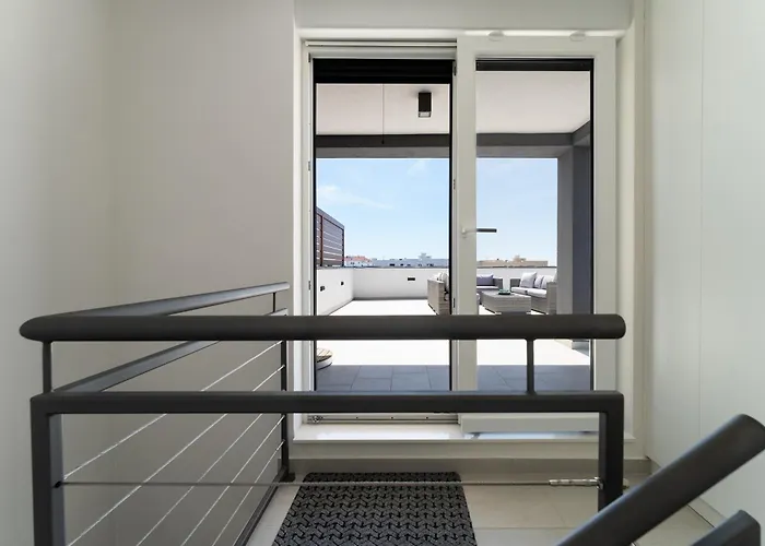 아파트 Spacious Two Bedroom With Roof Terrace, Borik 자다르