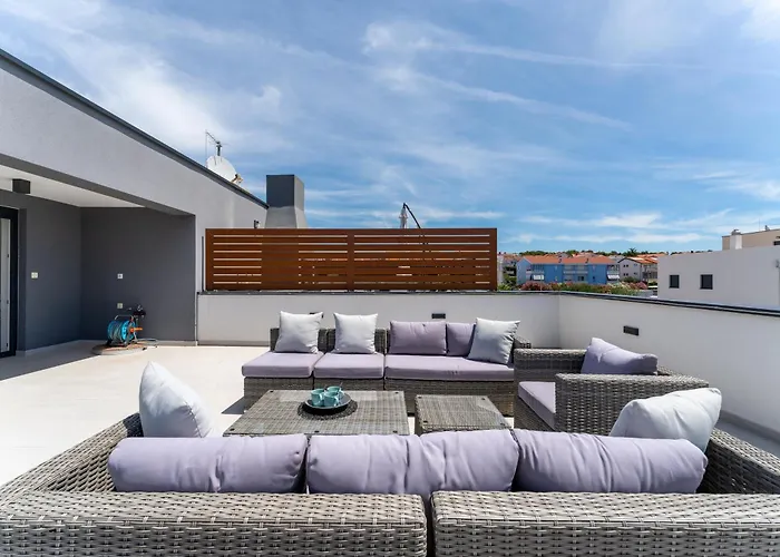 Spacious Two Bedroom With Roof Terrace, Borik 아파트 *