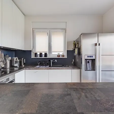 Spacious Two Bedroom With Roof Terrace, Borik * ザダル