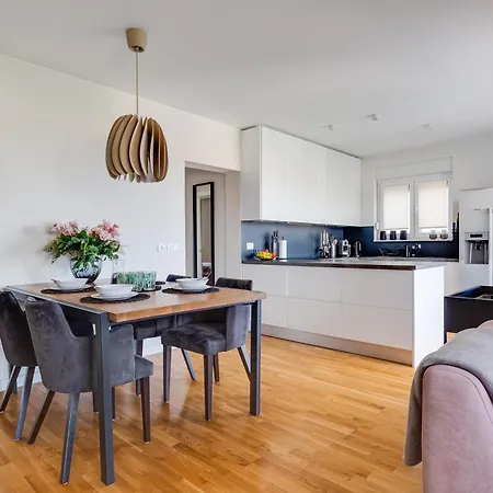 Spacious Two Bedroom With Roof Terrace, Borik Apartman Zadar