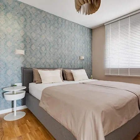 アパート Spacious Two Bedroom With Roof Terrace, Borik