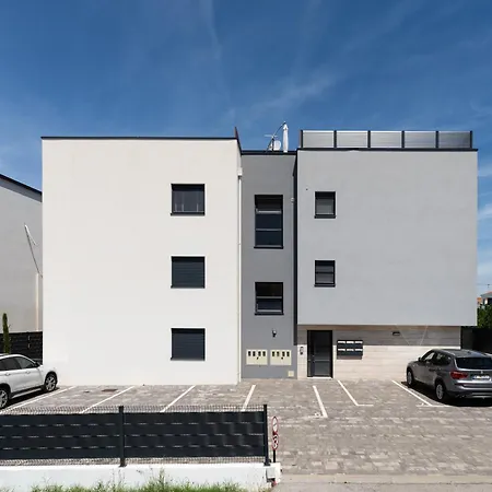 アパート Spacious Two Bedroom With Roof Terrace, Borik