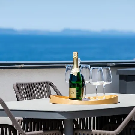 Spacious Two Bedroom With Roof Terrace, Borik アパート *