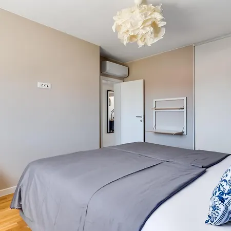 Apartman Spacious Two Bedroom With Roof Terrace, Borik