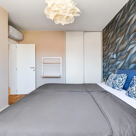 Spacious Two Bedroom With Roof Terrace, Borik アパート