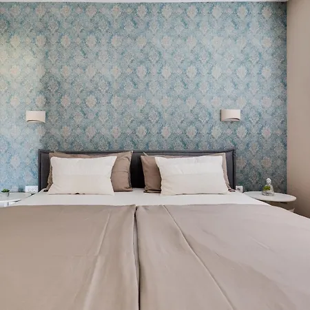 Spacious Two Bedroom With Roof Terrace, Borik アパート *