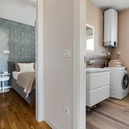 Spacious Two Bedroom With Roof Terrace, Borik *