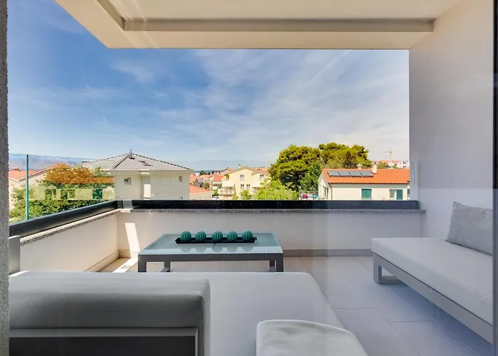 Spacious Two Bedroom With Roof Terrace, Borik Apartment