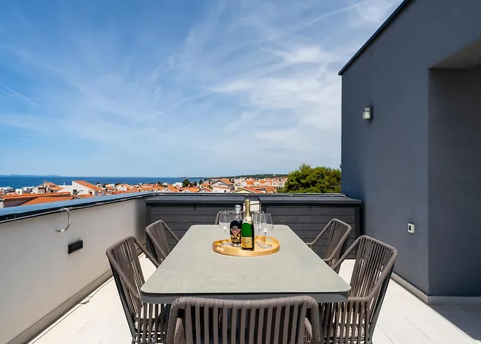 Apartment Spacious Two Bedroom With Roof Terrace, Borik Zadar
