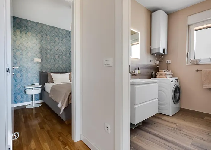 Spacious Two Bedroom With Roof Terrace, Borik *